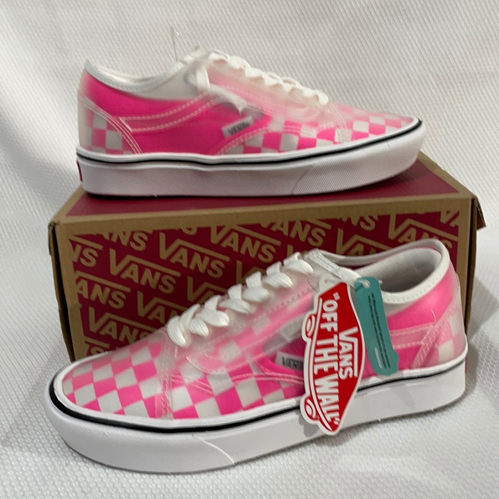 Vans women’s comfy Cush slip on with transparent old Skool hot pink size 6